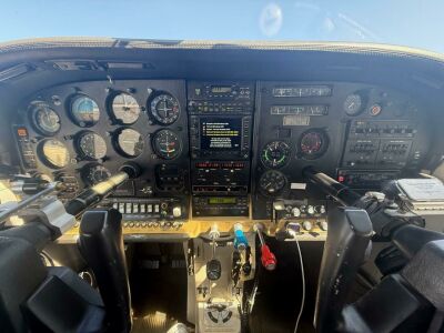 Imagem 2 de CESSNA C-210L loading=